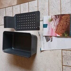 Loaf pan/meatloaf pan with pull out tray, non-stick,Chicago metallic, New